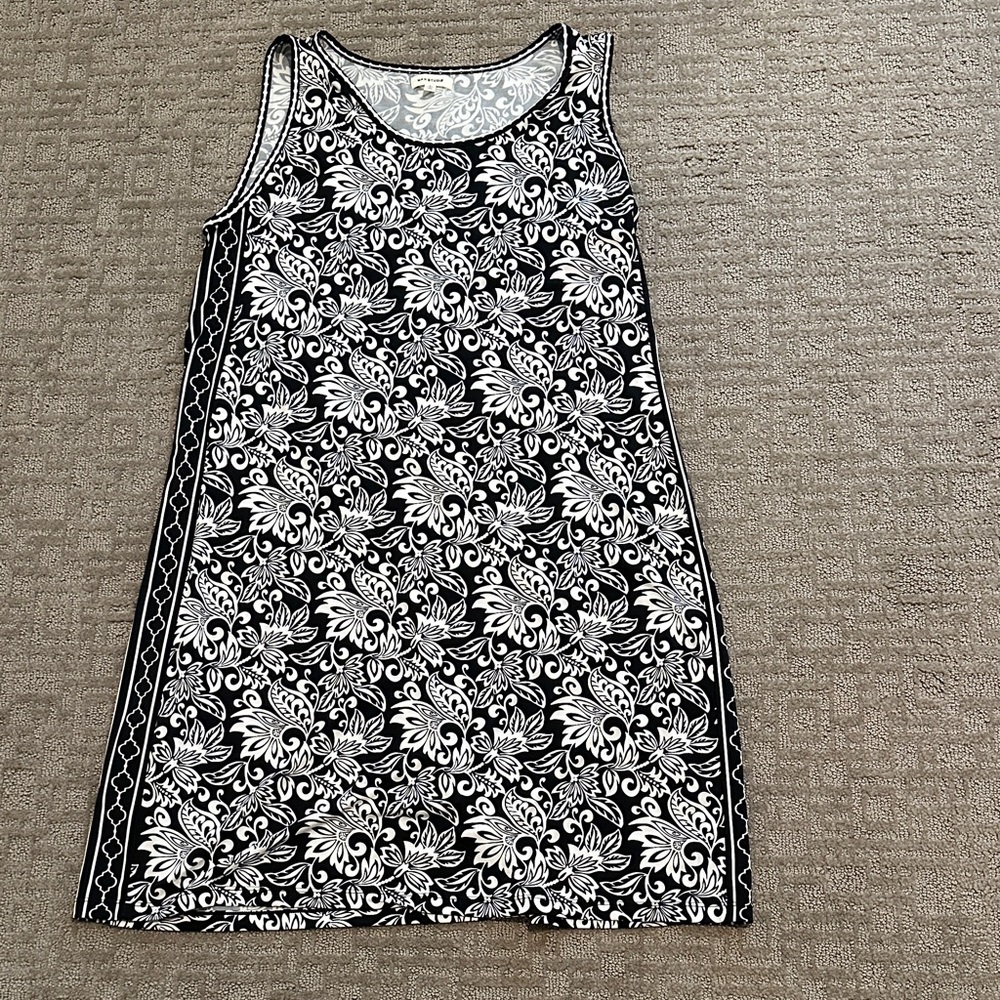 Max Studio Black and White Floral Casual Dress